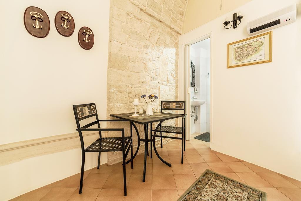 Bed and Breakfast La Torre Storica Bitonto Exterior foto